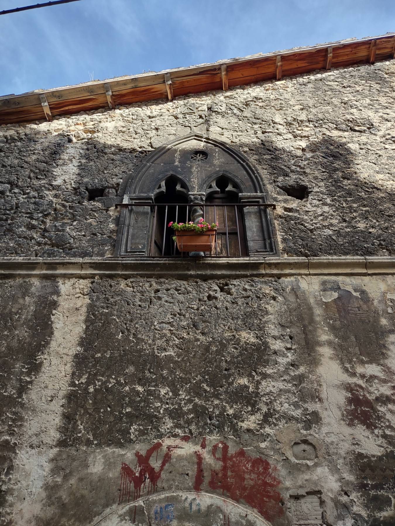 particolare della finestra bifora di palazzo Simonetto