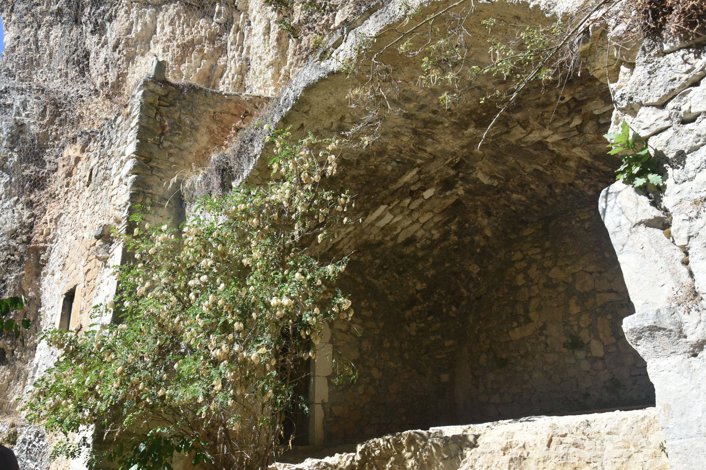 scorcio sulla grotta del santuario